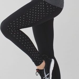 Lululemon Speed Tight IV (Brushed)
Black / Sequin Dot Black Silver size 6